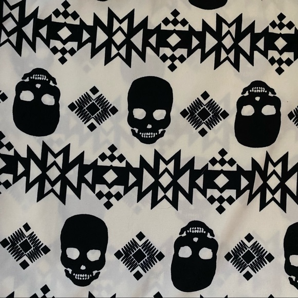 Skull cutout back tank - Picture 2 of 7